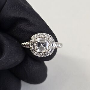 Watch Video / 14K Gold Assher Cut Solitaire Halo Ring